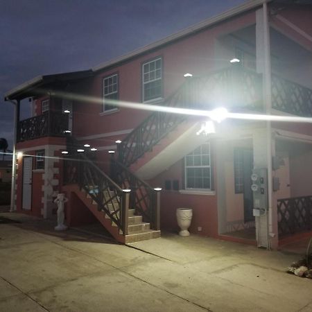 Breezy Apts Saint Philip Exterior photo
