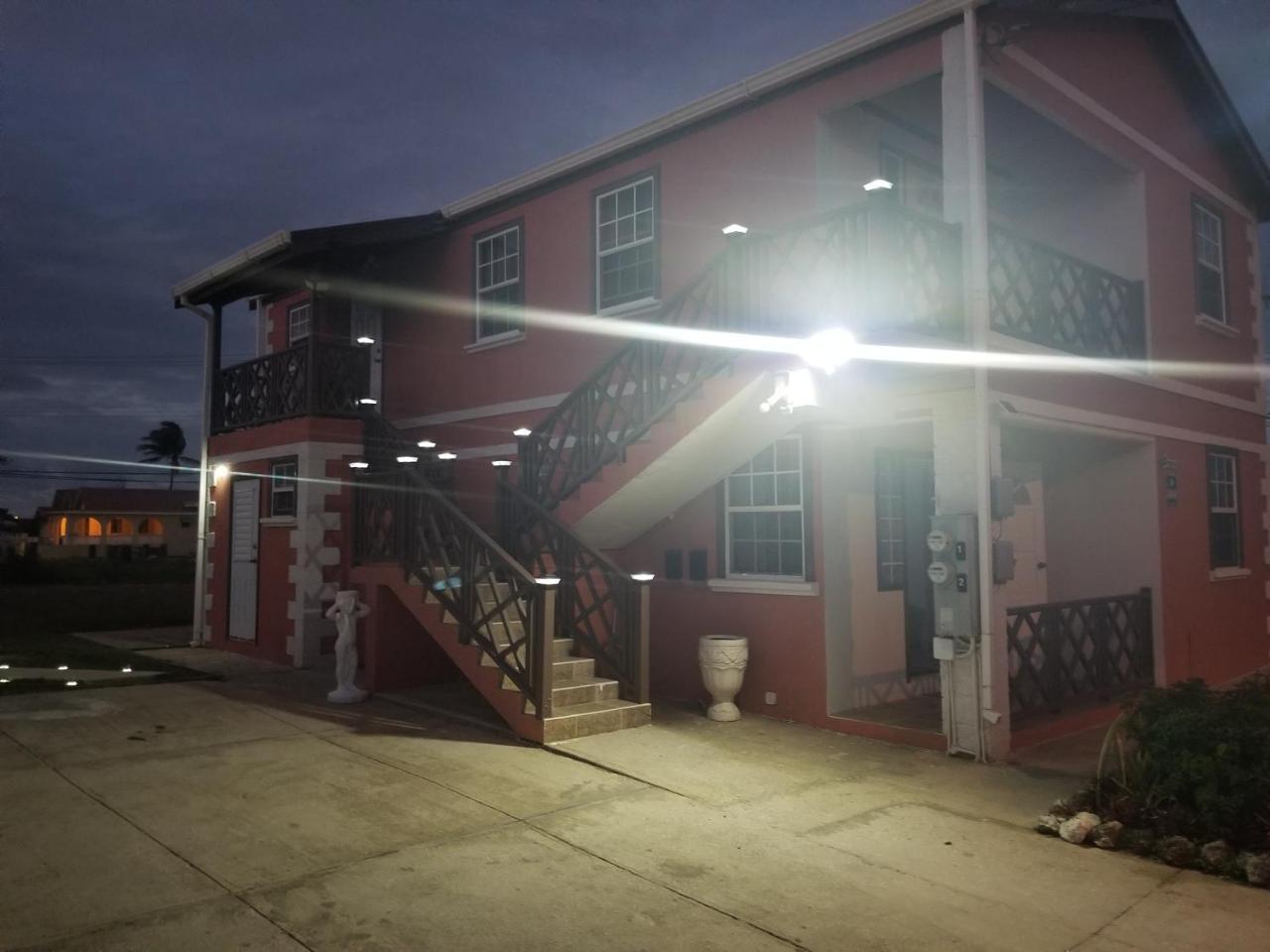 Breezy Apts Saint Philip Exterior photo